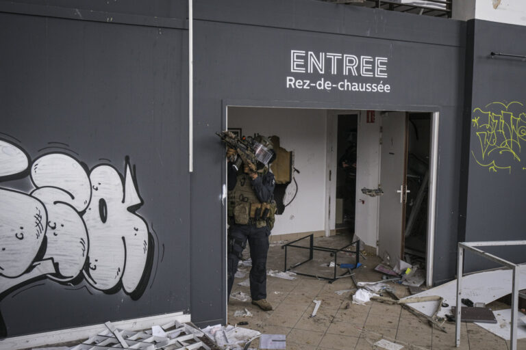 France, Toulouse, 2023-02-01. Operators from the GIGN antenna in Toulouse train to investigate an abandoned store using 