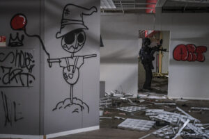 France, Toulouse, 2023-02-01. Operators from the GIGN antenna in Toulouse train to investigate an abandoned store using 