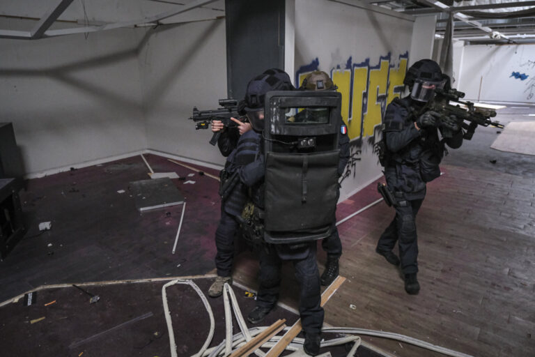 France, Toulouse, 2023-02-01. Operators from the GIGN antenna in Toulouse train to investigate an abandoned store using 