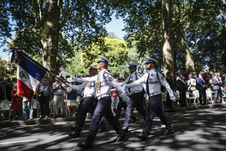 France, Castres, 2023-07-14. French paratroopers and police forces celebrate the 14 of july, bastille day, in Castres. P