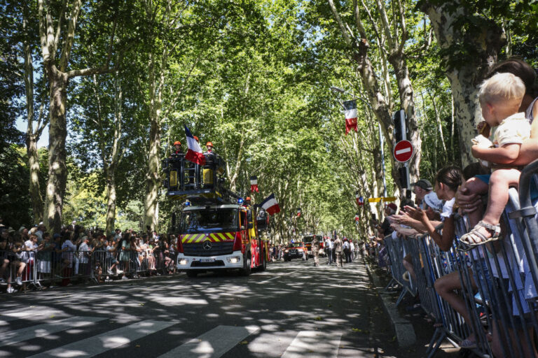 France, Castres, 2023-07-14. French paratroopers and police forces celebrate the 14 of july, bastille day, in Castres. P
