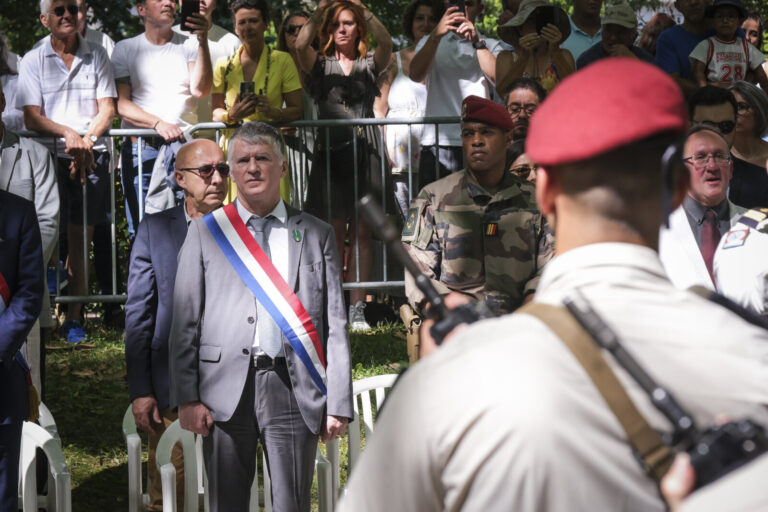 France, Castres, 2023-07-14. French paratroopers and police forces celebrate the 14 of july, bastille day, in Castres. P