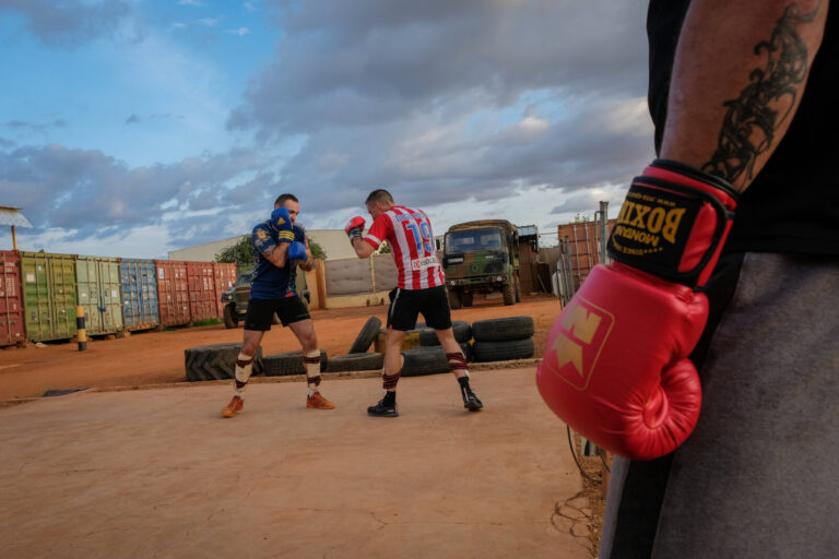 Niger, Niamey, 2018-08-22. French military train after work. Photograph by Fred MARIE / Defense Zone. Niger, Niamey, 201