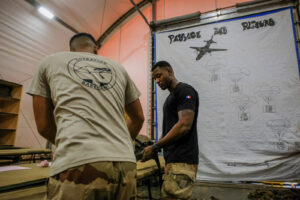 Niger, Niamey, 2018-08-22. French paratroopers packing parachute inside the military base. Photograph by Fred MARIE / De