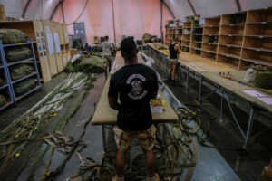 Niger, Niamey, 2018-08-22. French paratroopers packing parachute inside the military base. Photograph by Fred MARIE / De