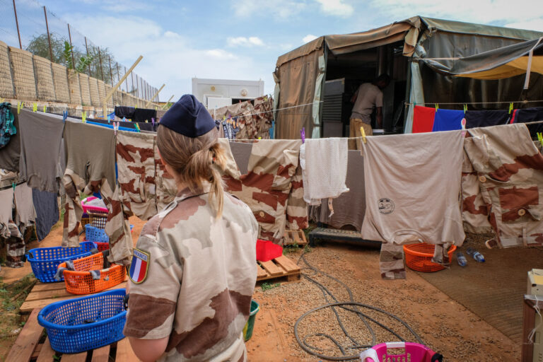 Niger, Niamey, 2018-08-22. People make laundry inside military base. Photograph by Fred MARIE / Defense Zone. Niger, Nia