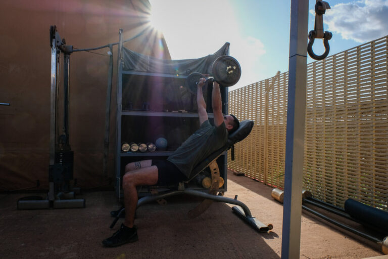 Niger, Niamey, 2018-08-22. French paratroopers train after work. Photograph by Fred MARIE / Defense Zone. Niger, Niamey,