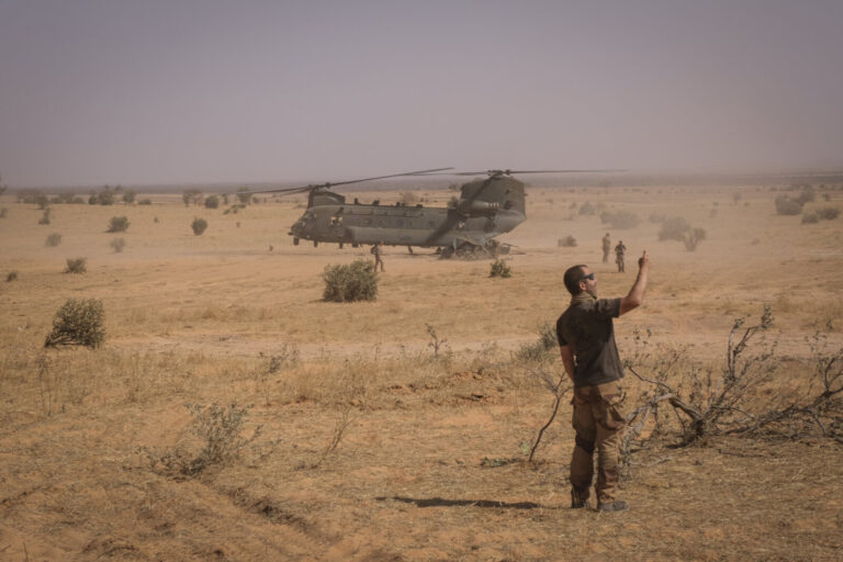 Burkina Faso, april 2021. French soldier load british chinook helicoptere during operation barkhane, french military war