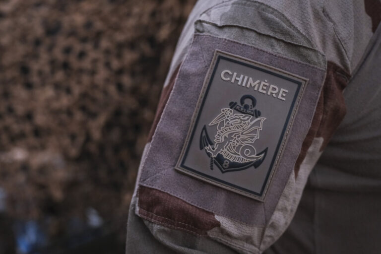 Burkina Faso, april 2021. French army soldiers sign into Sahel desert during barkhane operation.Burkina Faso, avril 202