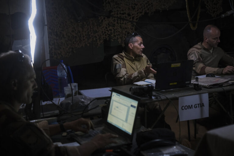 Burkina Faso, april 2021. French army soldiers prepare a mission into Sahel desert during barkhane operation.
Burkina Fa