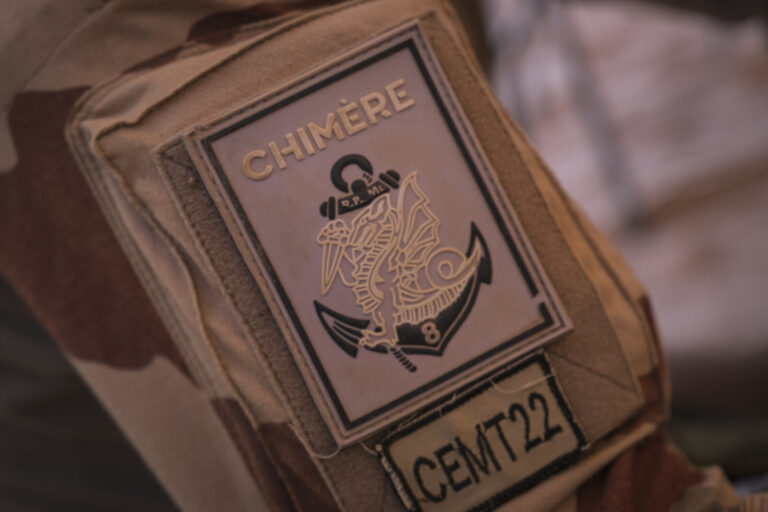 Burkina Faso, april 2021. French army soldiers sign into Sahel desert during barkhane operation.Burkina Faso, avril 202