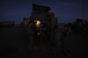 Burkina Faso, april 2021. French army soldiers prepare a mission into Sahel desert during barkhane operation.
Burkina Fa