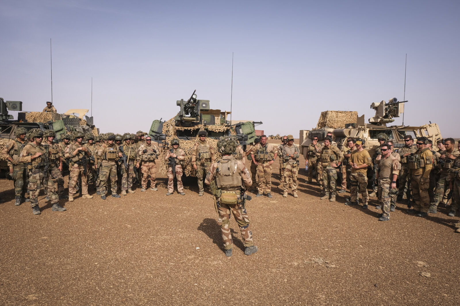 Burkina Faso, april 2021. French army soldiers patrol into Sahel desert during barkhane operation.
Burkina Faso, avril 2