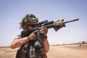 Burkina Faso, april 2021. French army soldiers patrol into Sahel desert during barkhane operation.
Burkina Faso, avril 2