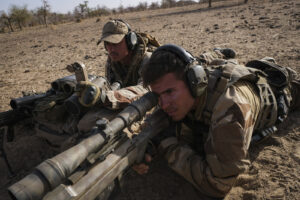 Burkina Faso, april 2021. French army soldiers snipers into Sahel desert during barkhane operation.
Burkina Faso, avril
