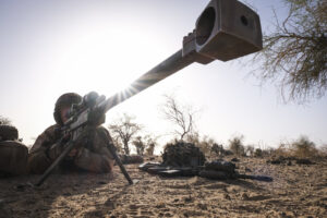 Burkina Faso, april 2021. French army soldiers snipers into Sahel desert during barkhane operation.
Burkina Faso, avril