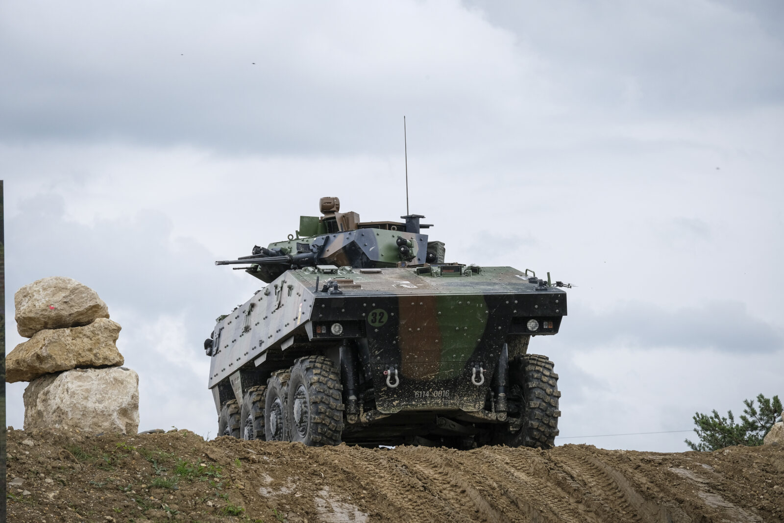 France, Paris, 2024-06-16. Dynamic exhibition of special forces from army and police during Eurosatory, the world event 