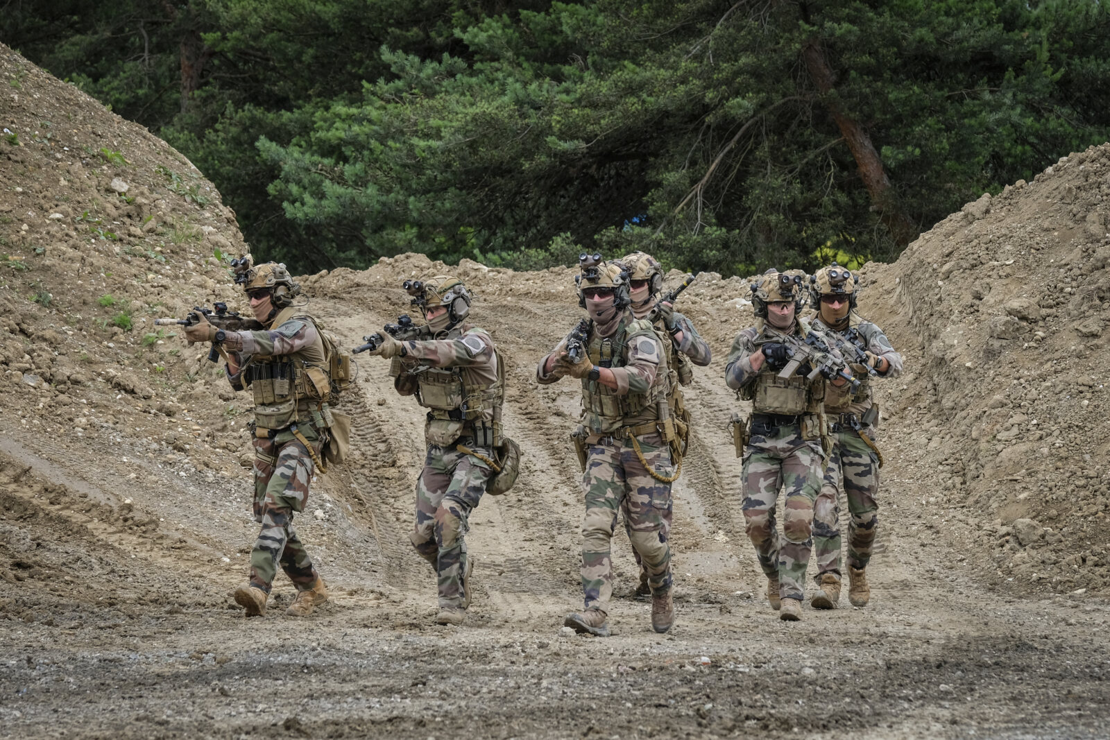 France, Paris, 2024-06-16. Dynamic exhibition of special forces from army and police during Eurosatory, the world event 
