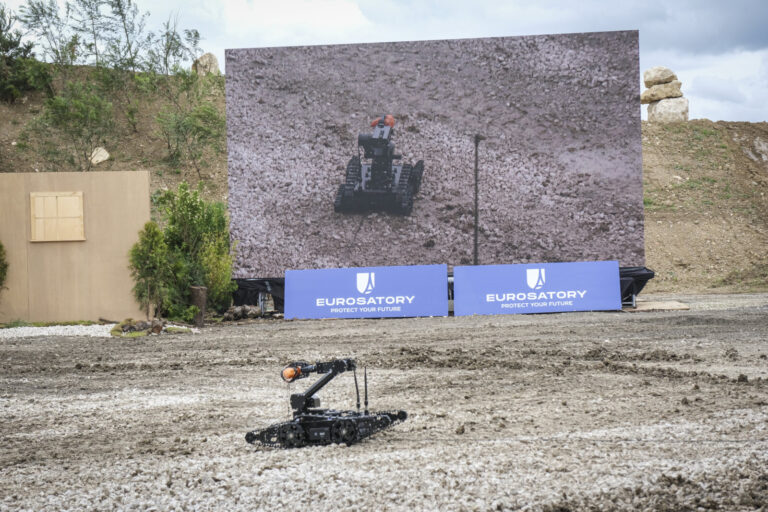 France, Paris, 2024-06-16. Dynamic exhibition of special forces from army and police during Eurosatory, the world event 