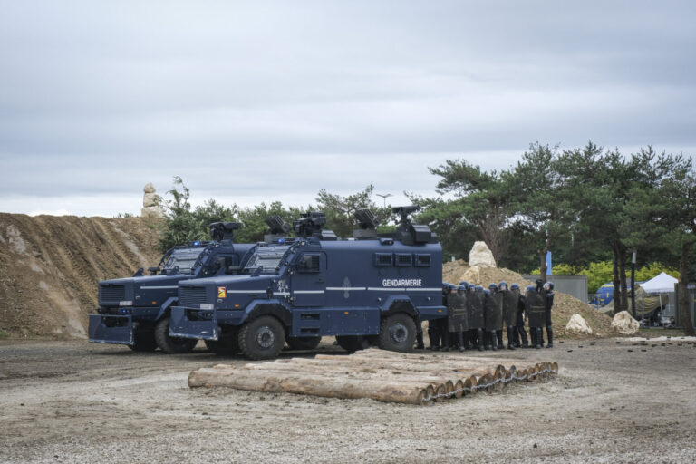 France, Paris, 2024-06-16. Dynamic exhibition of special forces from army and police during Eurosatory, the world event 