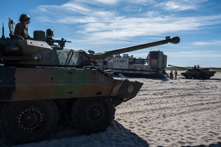 Exercice Bold Alligator 2017 au camp Lejeune (USA), base de la 2e division du corps des Marines (USMC). Embarquement des