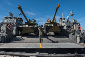 Exercice Bold Alligator 2017 au camp Lejeune (USA), base de la 2e division du corps des Marines (USMC). Embarquement des