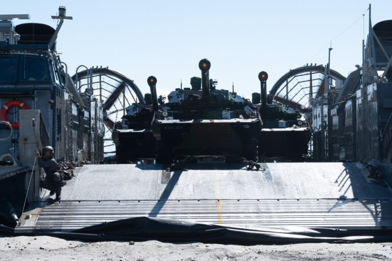 Exercice Bold Alligator 2017 au camp Lejeune (USA), base de la 2e division du corps des Marines (USMC). Un peloton d'AMX
