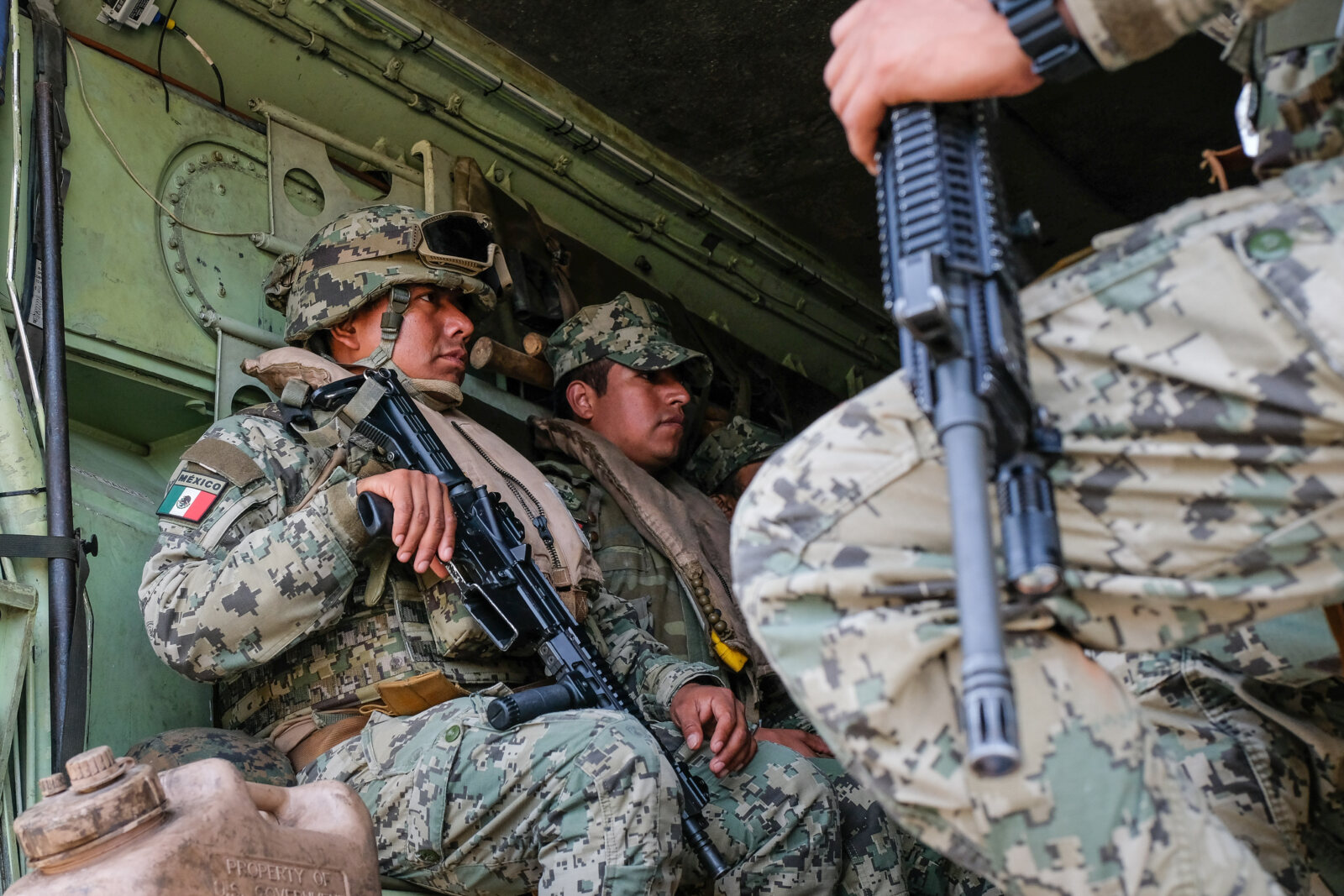 USA, Jacksonville, 2017-10-22. Mexican soldiers training on the beach during the Amphibious Bold Alligator Exercise orga