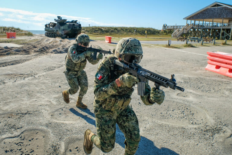 USA, Jacksonville, 2017-10-25. Mexican soldiers training on the beach during the Amphibious Bold Alligator Exercise orga