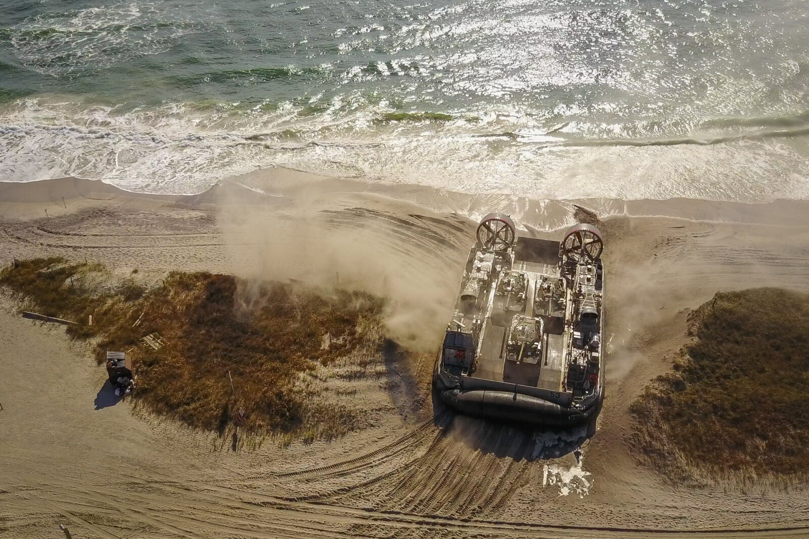 USA, Jacksonville, 2017-10-26. An hovercraft with french AMX10RC tanks on board on the beach during the Amphibious Bold 