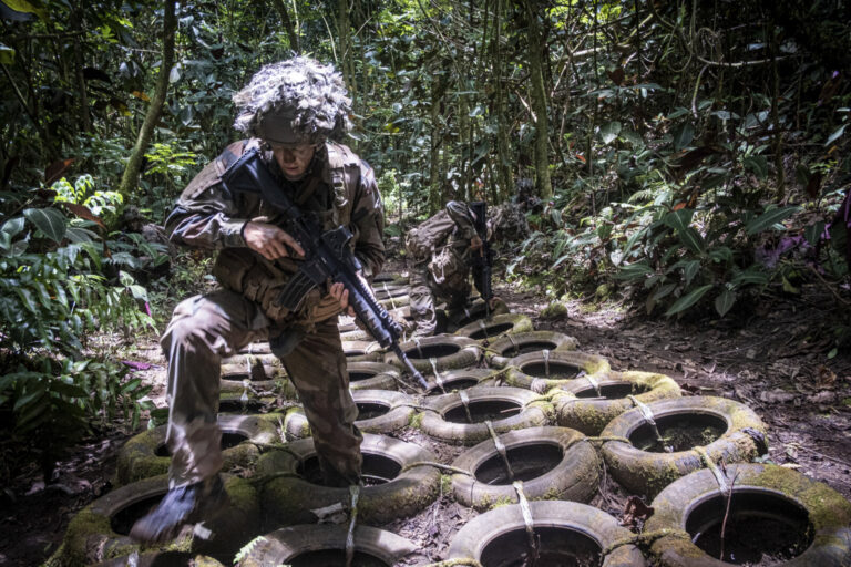 Military forces from french polynesia during a mission. Tahiti - French Polynesia - october 2019.
Des militaires des for