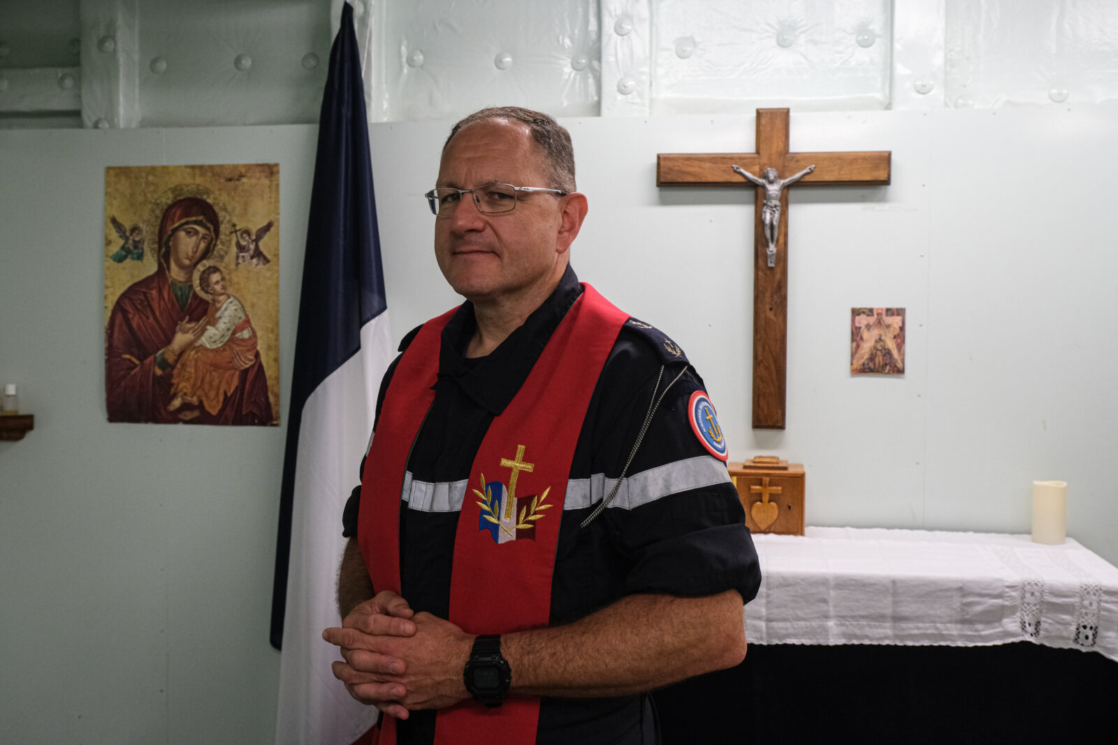 Mediterranean Sea, 2022-07-09. Military catholic padre on French Navy Helicopter carrier Mistral during the Jeanne d’Arc