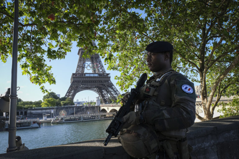 France, Parie, 2024-06-15. Soldiers from the 1er RIMa patrol near the Eiffel Tower as part of the Sentinelle mission and