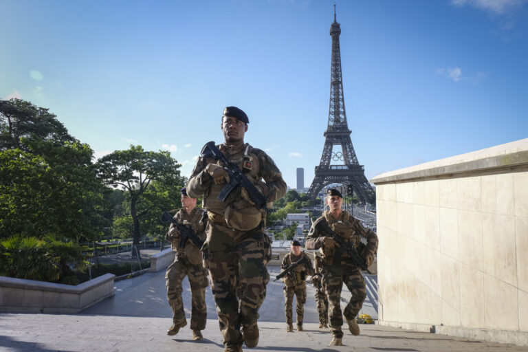 France, Parie, 2024-06-15. Soldiers from the 1er RIMa patrol near the Eiffel Tower as part of the Sentinelle mission and