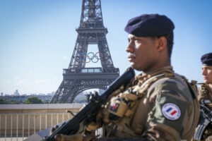 France, Parie, 2024-06-15. Soldiers from the 1er RIMa patrol near the Eiffel Tower as part of the Sentinelle mission and