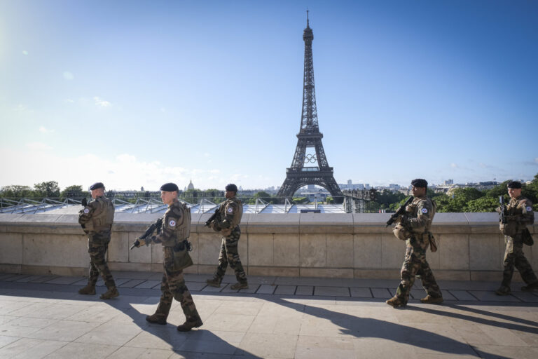 France, Parie, 2024-06-15. Soldiers from the 1er RIMa patrol near the Eiffel Tower as part of the Sentinelle mission and