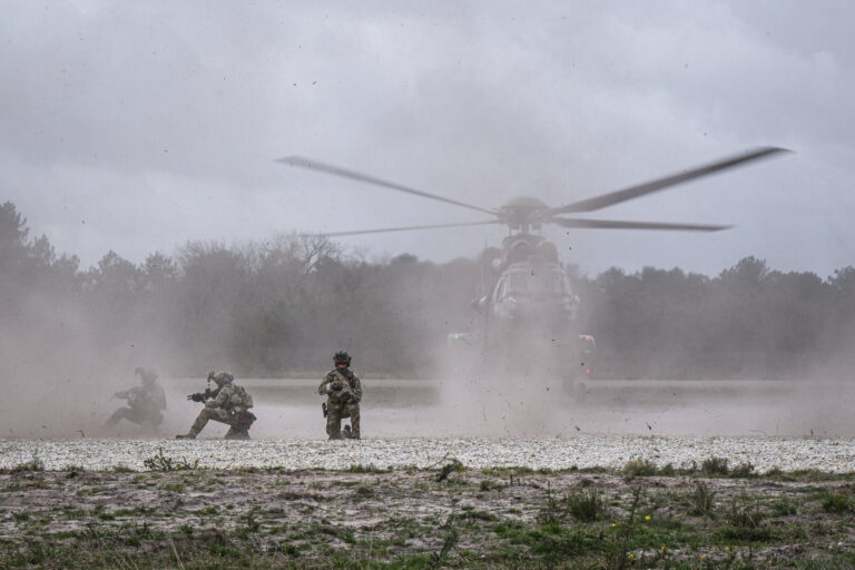 France, Bordeaux, 2023-03-30. Soldiers of the French special forces put on a show during the sofins show, on the militar