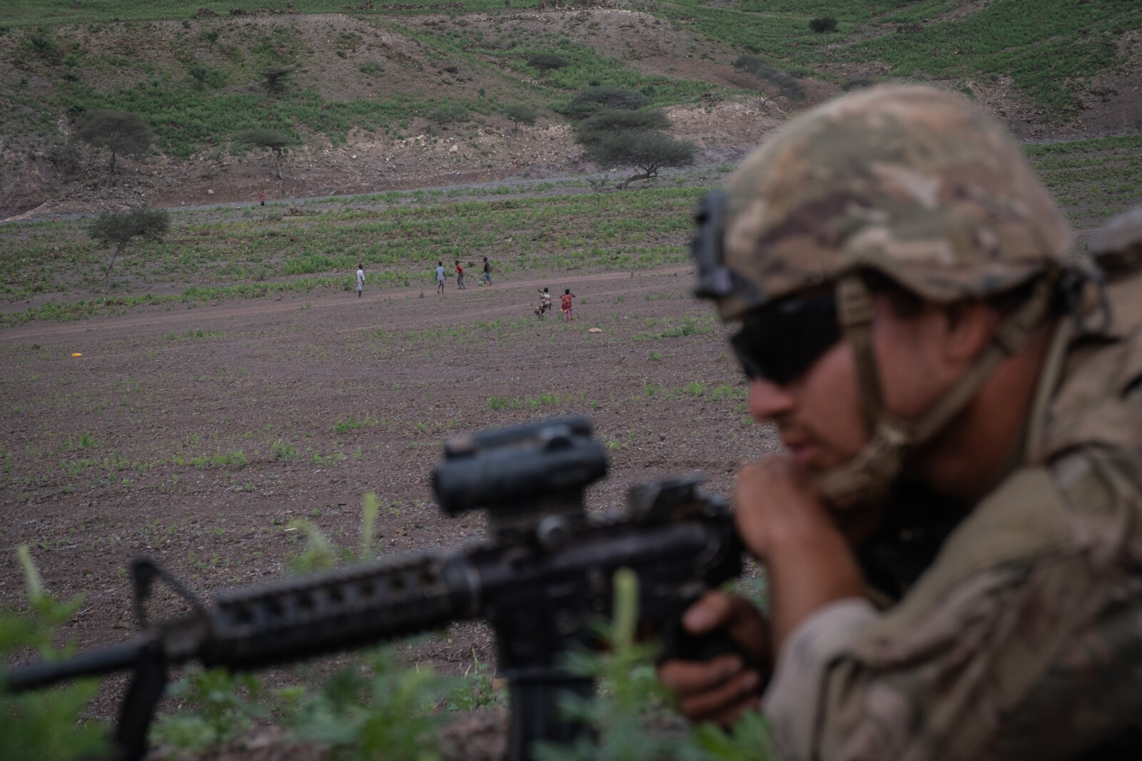 Djibouti, Djibouti, 2020-02-06. US soldiers from national guard airborne training with french soldiers in Djibouti deser