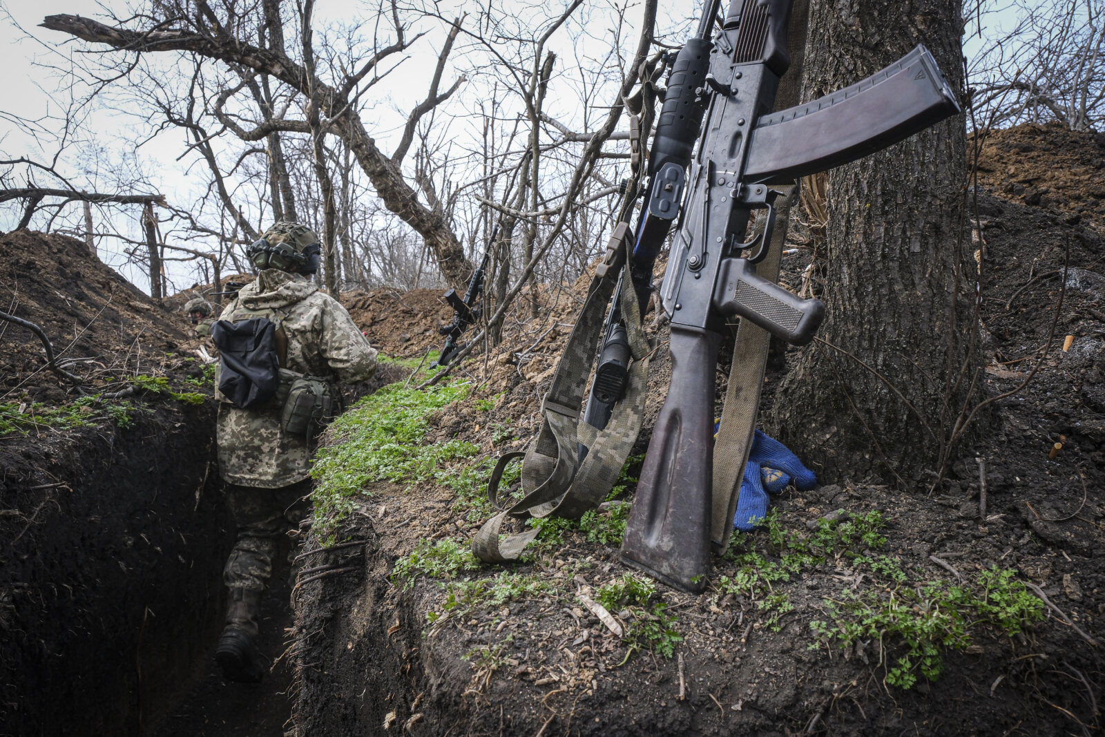 Ukraine, Tchassiv Yar, 2023-03-23. Ukrainian soldiers from tank brigade inside trench at 500 meters from russian forces.