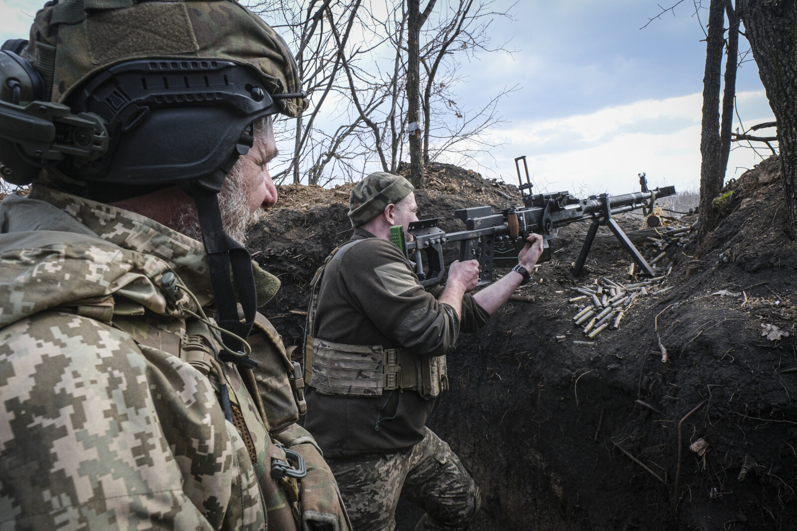 Ukraine, Tchassiv Yar, 2023-03-23. Ukrainian soldiers from tank brigade inside trench at 500 meters from russian forces.