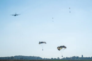 France, Caylus, 2018-11-16. Exercise Falcon Amarante 2018 brings French, British and American paratroopers together at t