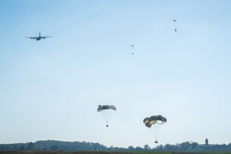 France, Caylus, 2018-11-16. Exercise Falcon Amarante 2018 brings French, British and American paratroopers together at t