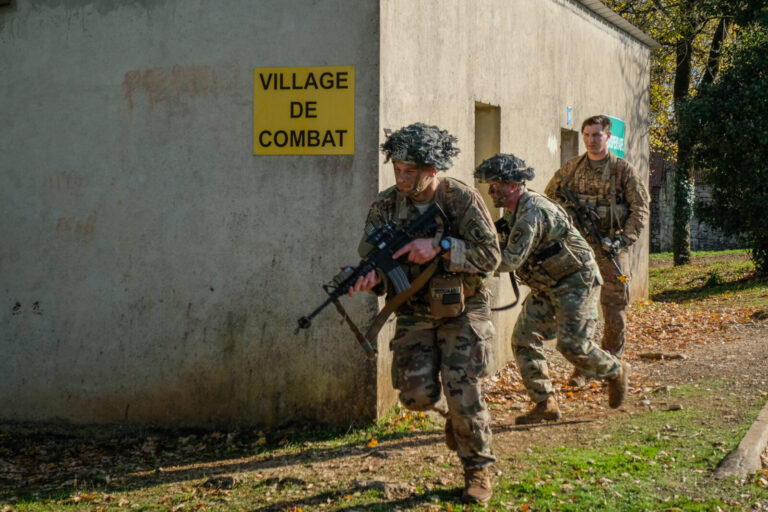 France, Caylus, 2018-11-16. Exercise Falcon Amarante 2018 brings French, British and American paratroopers together at t