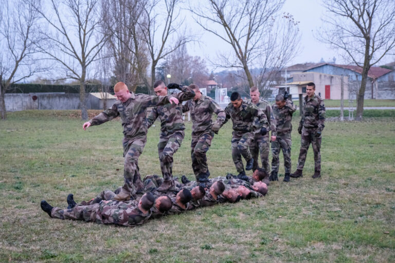 France, Toulouse, 2017-11-30. On operation Sentinelle, legionnaires of the 2nd Foreign Parachute Regiment patrol the str