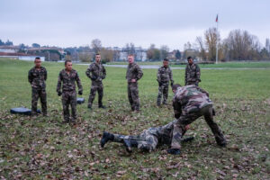 France, Toulouse, 2017-11-30. On operation Sentinelle, legionnaires of the 2nd Foreign Parachute Regiment patrol the str