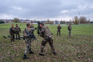 France, Toulouse, 2017-11-30. On operation Sentinelle, legionnaires of the 2nd Foreign Parachute Regiment patrol the str