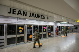 France, Toulouse, 2017-11-27. On operation Sentinelle, legionnaires of the 2nd Foreign Parachute Regiment patrol the str