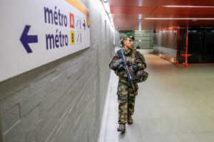 France, Toulouse, 2017-11-27. On operation Sentinelle, legionnaires of the 2nd Foreign Parachute Regiment patrol the str