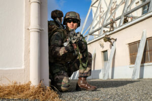 France, Toulouse, 2017-11-30. On operation Sentinelle, legionnaires of the 2nd Foreign Parachute Regiment patrol the str