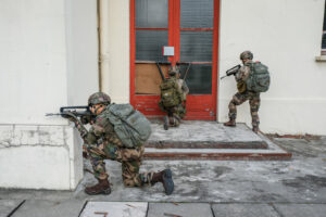 France, Toulouse, 2017-11-30. On operation Sentinelle, legionnaires of the 2nd Foreign Parachute Regiment patrol the str